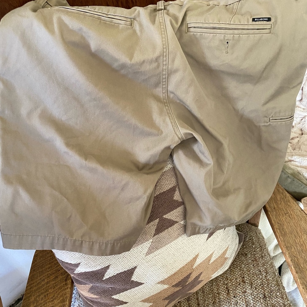 Billabong shorts size 40